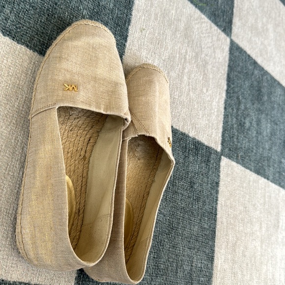 MK Shoes - Picture 4 of 5